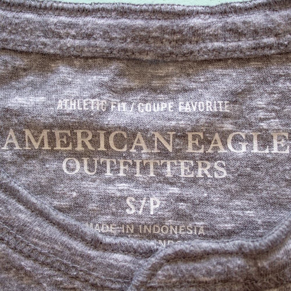 American Eagle Outfitter - Henley Style Grey Striped Short-sleeved Tee - Mens S - Picture 3 of 7